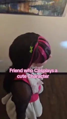 A post by @kawaii_ninchen on TikTok caption: Draculaura🩷: Me Pantheon🖤: @skanya1999  #monsterhigh #monsterhighcosplay #draculaura #draculauracosplay #leaugeoflegends #leaugeoflegendscosplay 