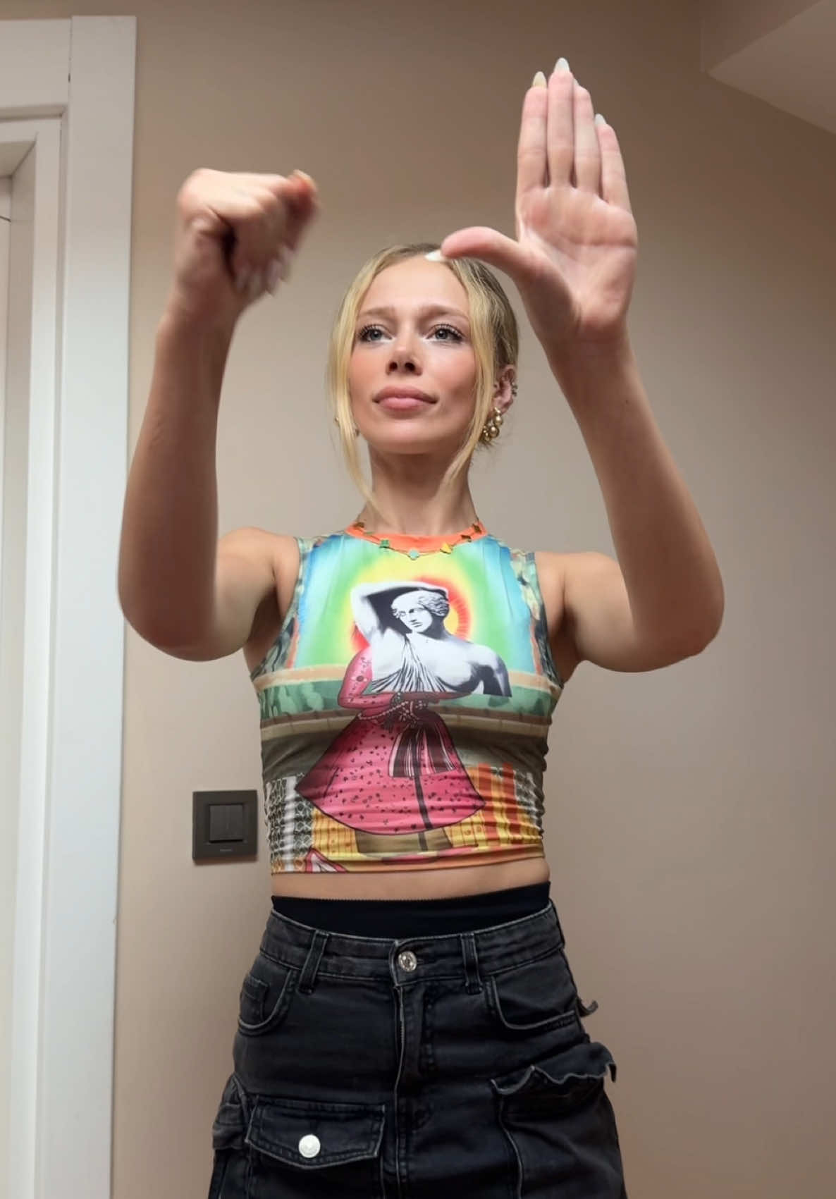 A post by @yarenalaca on TikTok caption: kilitli bi kutu 🔒