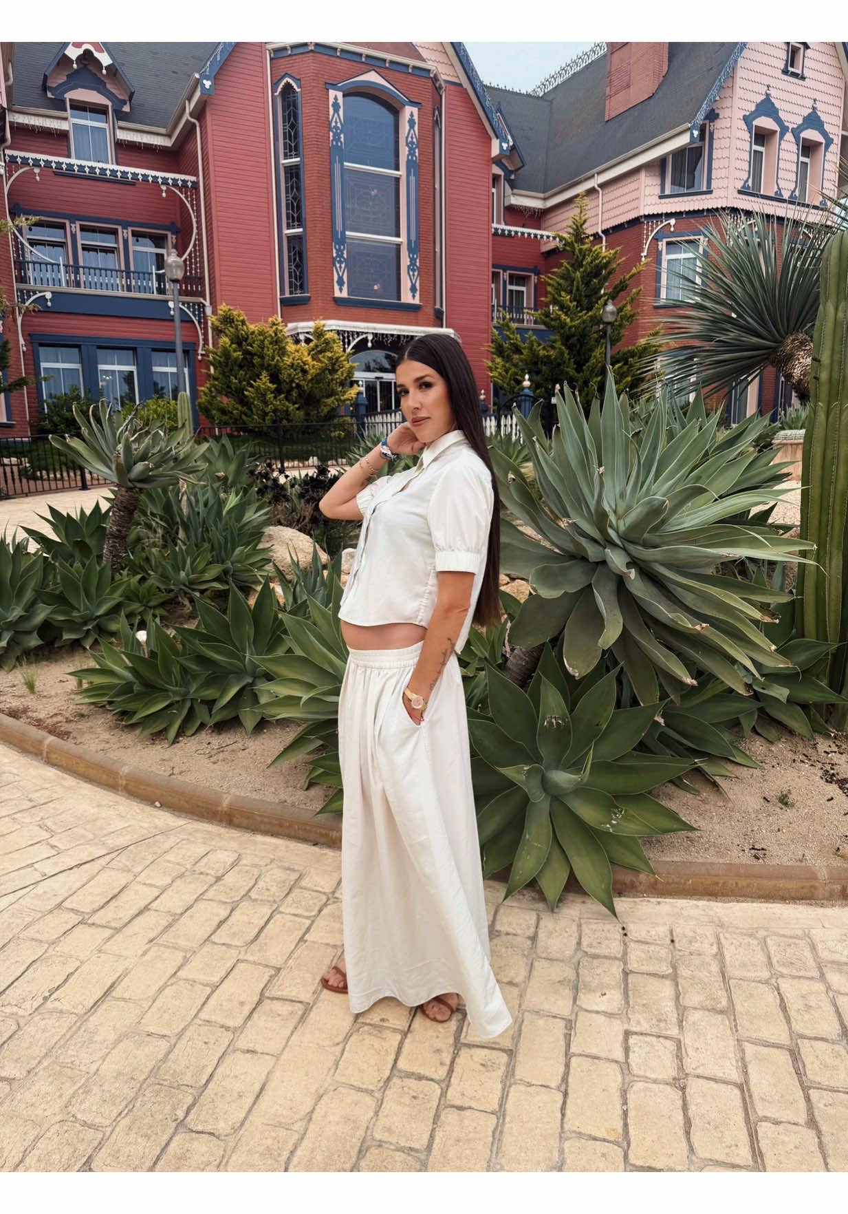 A post by @juliamenugarcia on TikTok caption: ¿De verdad creemos que eso lo va a ayudar? Un niño que se equivoca… no necesita insultos.