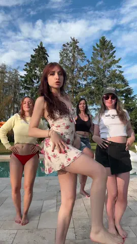 A post by @laurie_fantazia on TikTok caption: Avec les copines @Crazy Gaya @Melune @Céline 🌹 