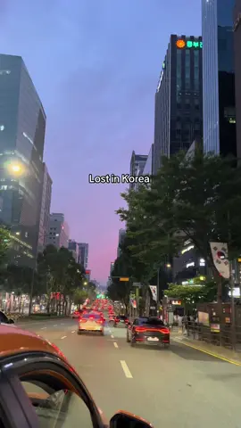 A post by @sabinitta on TikTok caption: Nie chce wracać do Polski! Nie poznalam jeszcze swojego Koreańczyka 😭🇰🇷🇵🇱