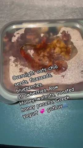 A post by @cooksonabudgets on TikTok caption: #breakfast #overnightoats The best 💝