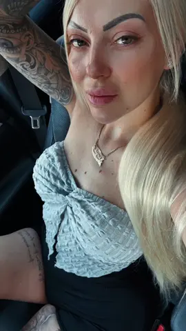 A post by @roxana.florentinaa on TikTok caption: 🙂‍↕️🤝