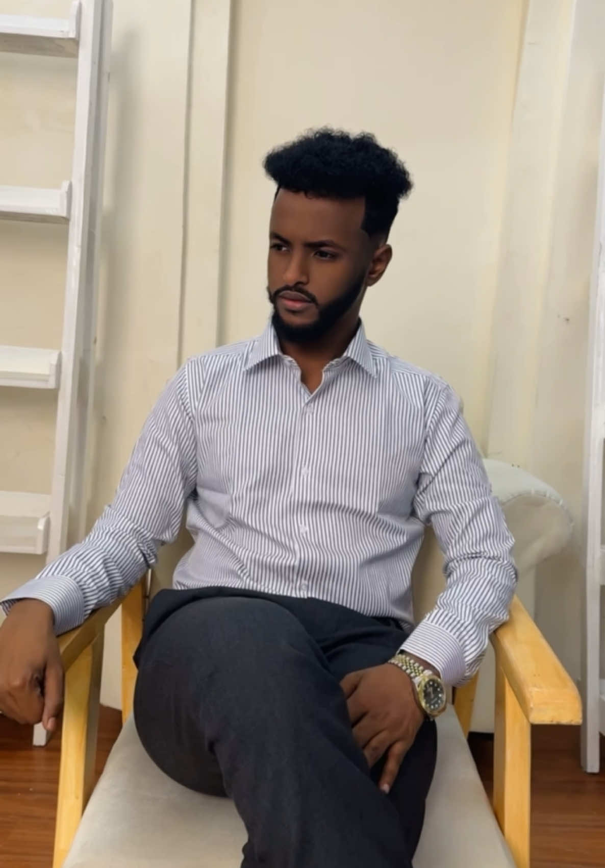 A post by @baana_boi on TikTok caption: Dad aan la taaban baa jiroh 🔥🔥 #baanaboi  #axmed_ak2 #lukchman10 #ramlahmed7 #camera_man_yaxye #11elevenstyle 