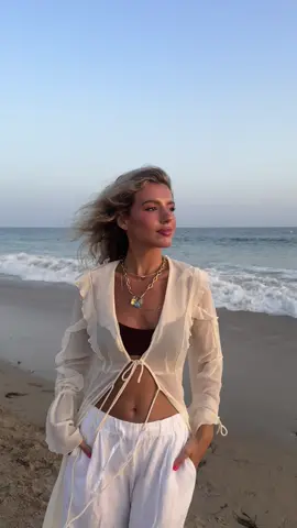 A post by @andreanoguero22 on TikTok caption: Publi. Las joyas del verano!! Me van a acompañar en los mejores momentos de este verano, son únicas 🌴🦀🌺🌞 #JewelPower @Aristocrazy 