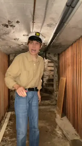 A post by @matheomrt2 on TikTok caption: Stéphanie. #acting #sketch #humour #imitation #comedie #comedy #MaestriDelPov #MaestriDelPov #grandparents #grandpere #papy #cave #pourtoi #fyp #foryoupage 