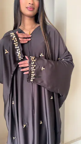 A post by @siaabayas on TikTok caption: Dark brown is the mood 🤎 #fyp #fypシ゚ #trendin #foryoupage❤️❤️ #ootdinspo #abayastyle 