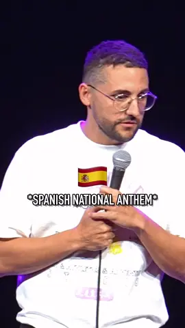 A post by @galdervaras on TikTok caption: Falló la fórmula del amor 🌈  #humor #standup #monologos #comedia #standupcomedy #crowdwork 