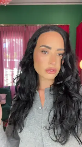A post by @ddlovato on TikTok caption: 💋💋💋 @reneé 