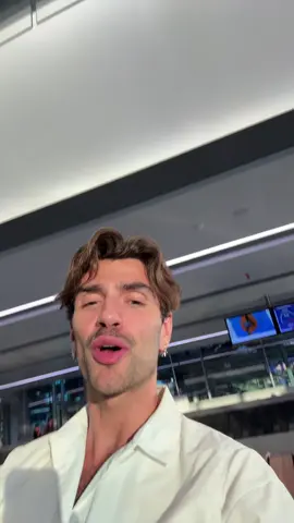 A post by @luigigiaretti on TikTok caption: Ho la testa che è un mare di pensieri 
