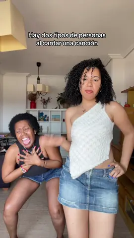A post by @thebanezs on TikTok caption: En verdad somos las dos 🤝🏽