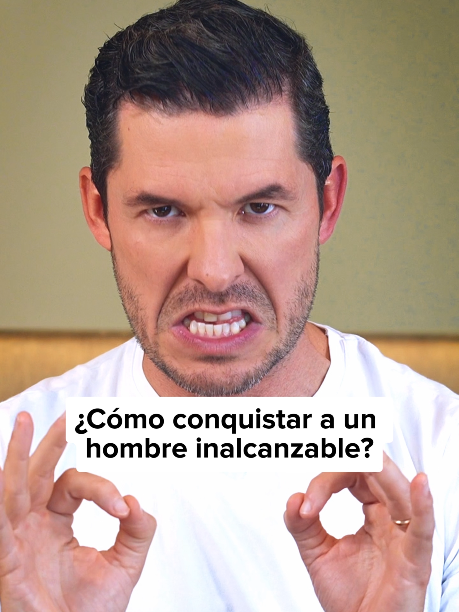 A post by @jorgelozanoh on TikTok caption: ¿Cómo conquistar a un hombre inalcanzable? 😏