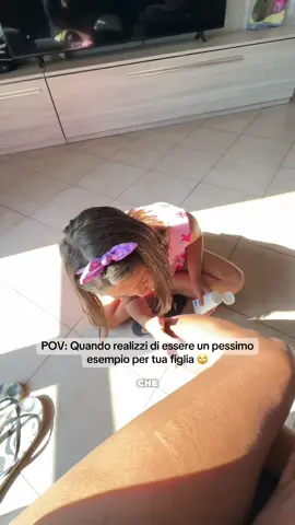 A post by @nenenicoo on TikTok caption: Una cicatrice resta… ma con una bella storia , resta meglio 😂😂 #storytime #daughter #mom 
