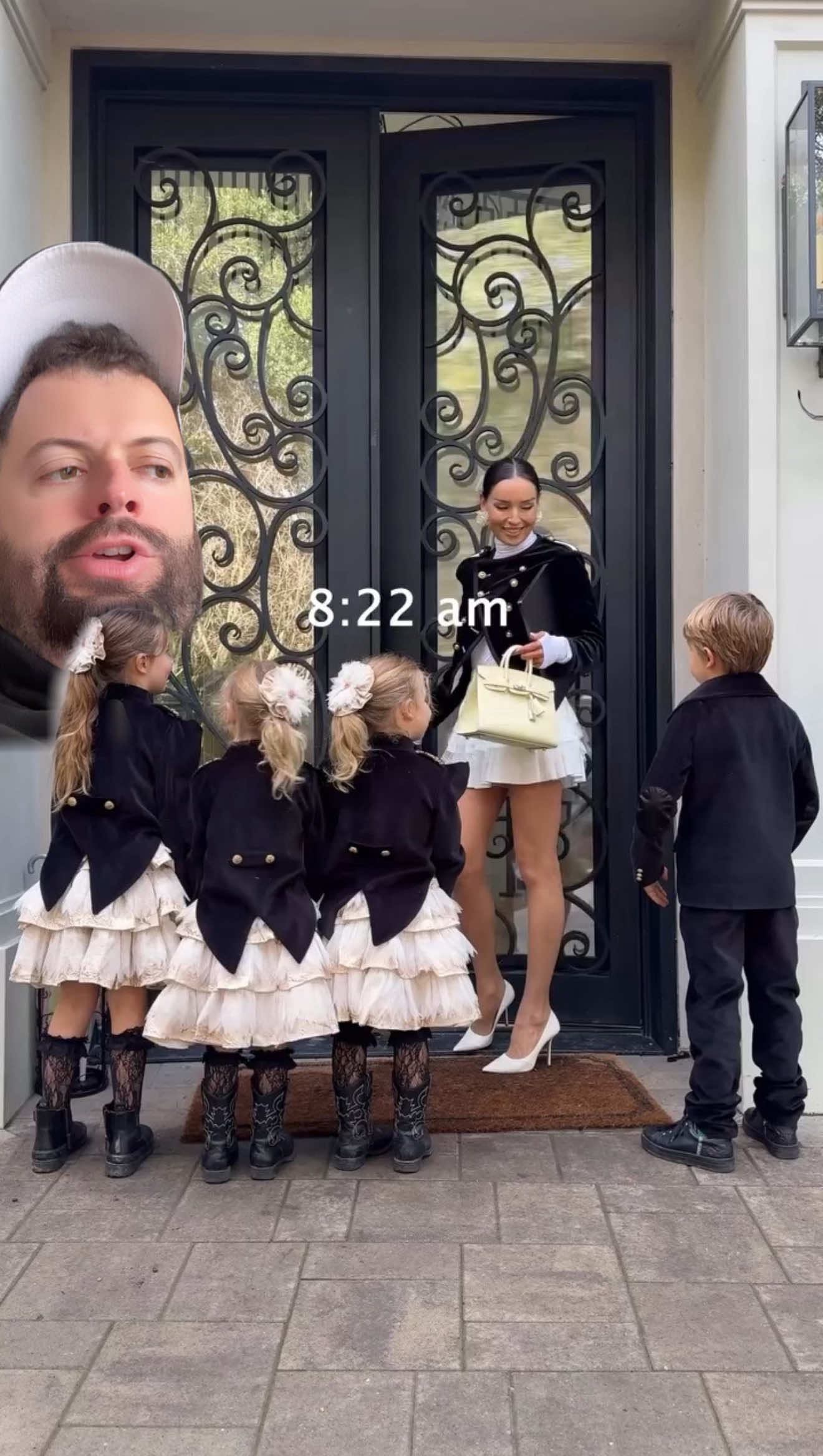 A post by @xurxocarreno on TikTok caption: ¿Y esta familia?