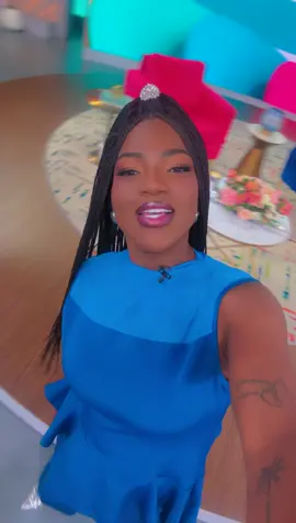 A post by @chikybombomreal on TikTok caption: #chikybombomreal SIIIII #BUENASBUENAS HOY ES LUNES DE SUPÉRALO 🙄 ÚNETE AL DEBATE  #BOMBOMHOP #Newtrend #TEAMÑAAOOH #nuevotrend #CHIKYBOMBOM #LABOMBOM 