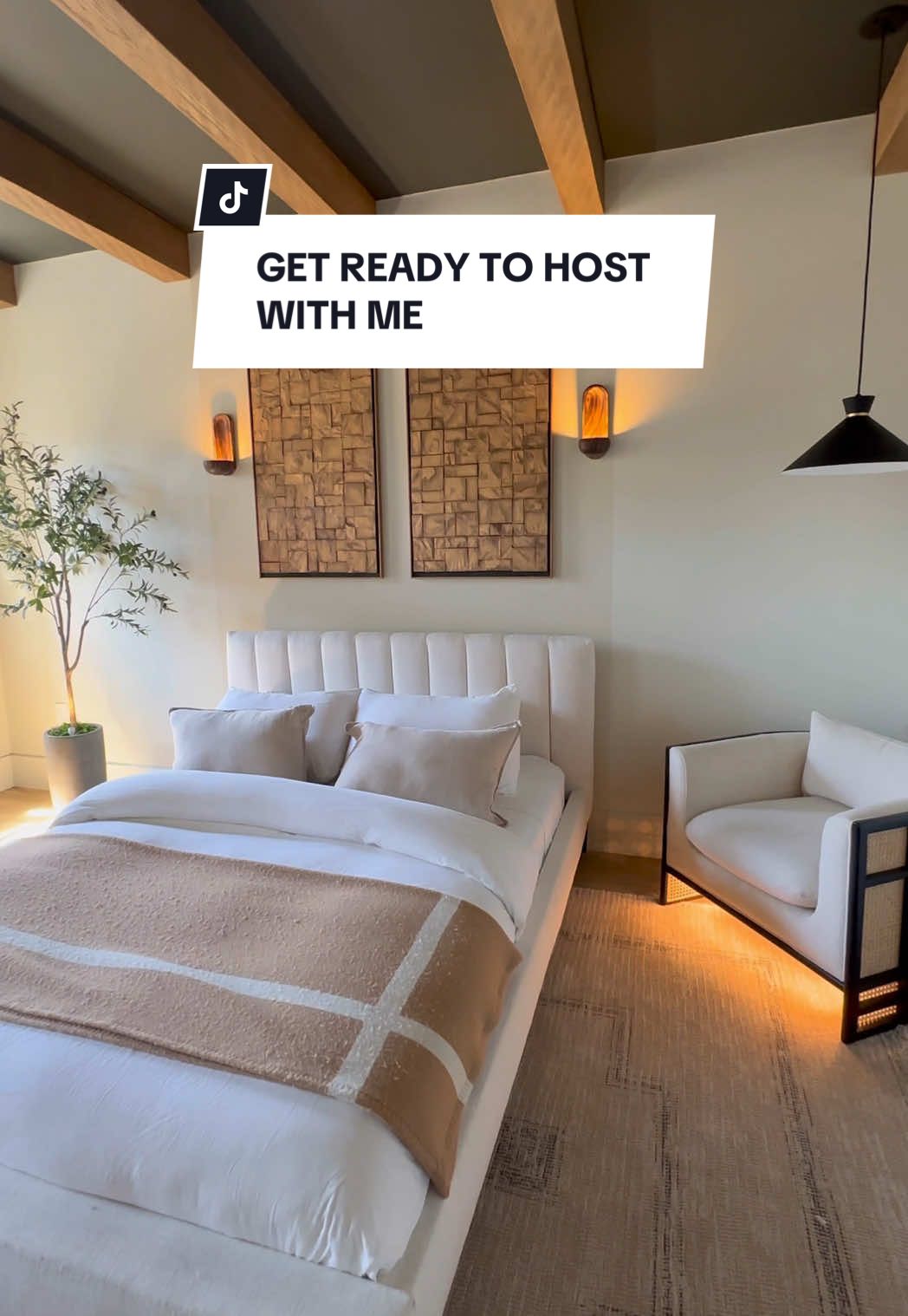 A post by @the_avantgarde on TikTok caption:  #ad No chance I was gonna get 9’ walls cleaned along with the entire bedroom in 60 minutes if not for @O-Cedar. Had seen the H2prO Flat Mop on Tiktok and now it all makes sense why it’s so viral — super easy to use, and I love how it separates the clean and dirty water! #OCedarPartner 