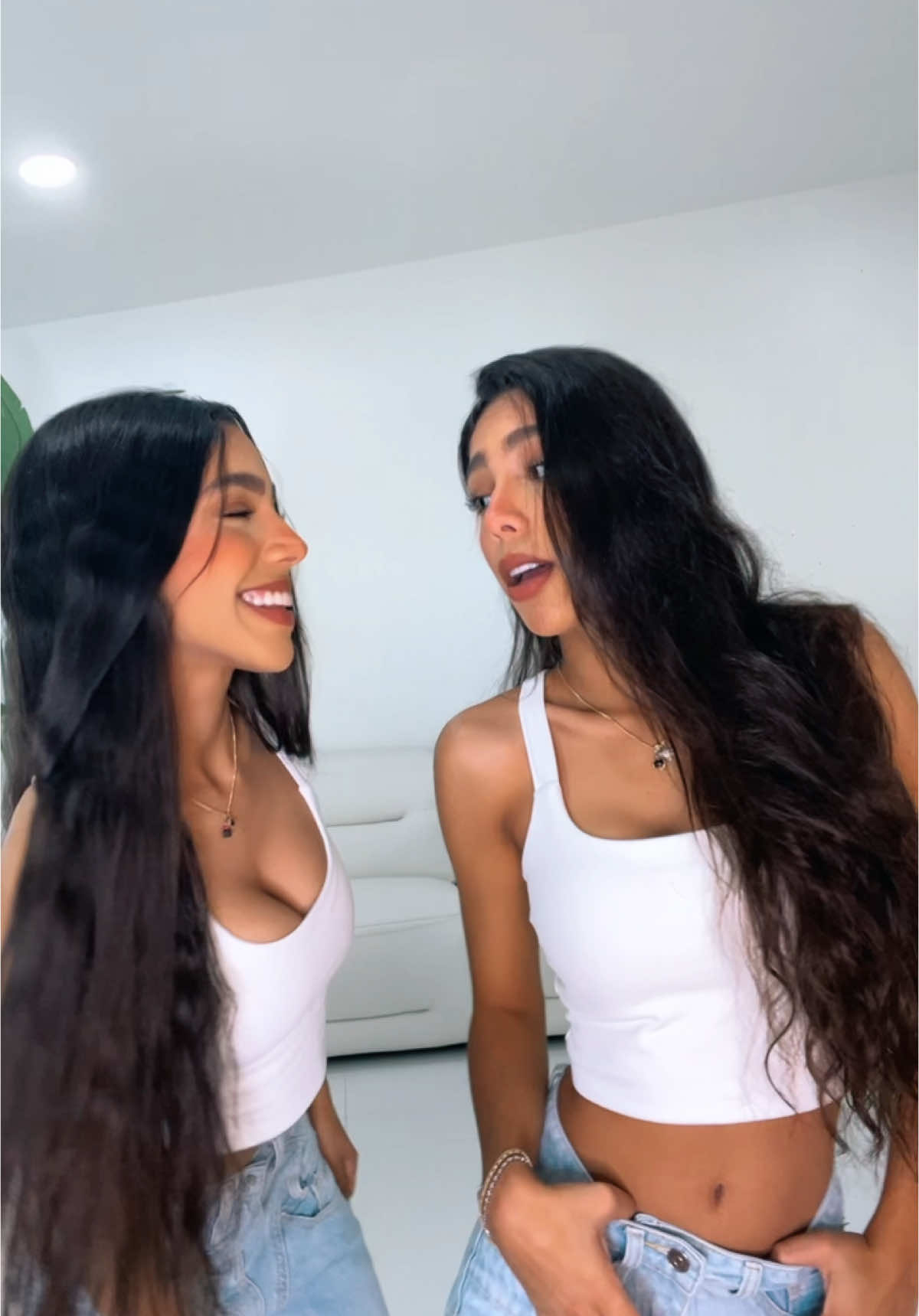 A post by @pedraza_twins17 on TikTok caption: 😘 #foryou #parati #fyp ig-pedraza_twin 