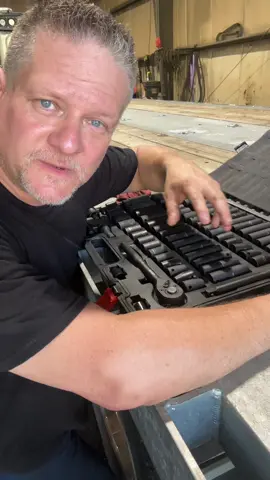 A post by @gearman_93 on TikTok caption: #vevor #vevortools #gearman_93 #mechanic #dieselmechanic #truck #trucker #contractor #carpenter #tool 