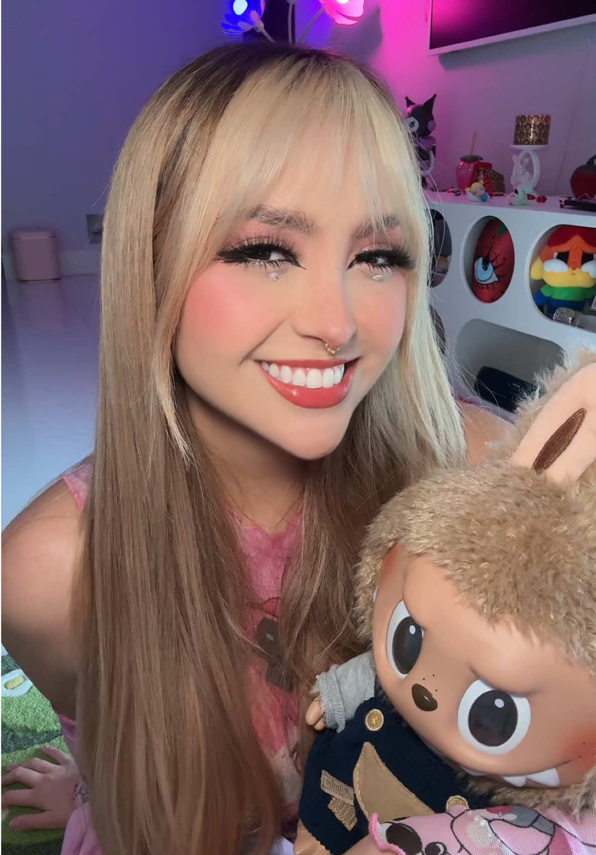 A post by @arigameplays on TikTok caption: Si huelo a tiramisú #arigameplays 