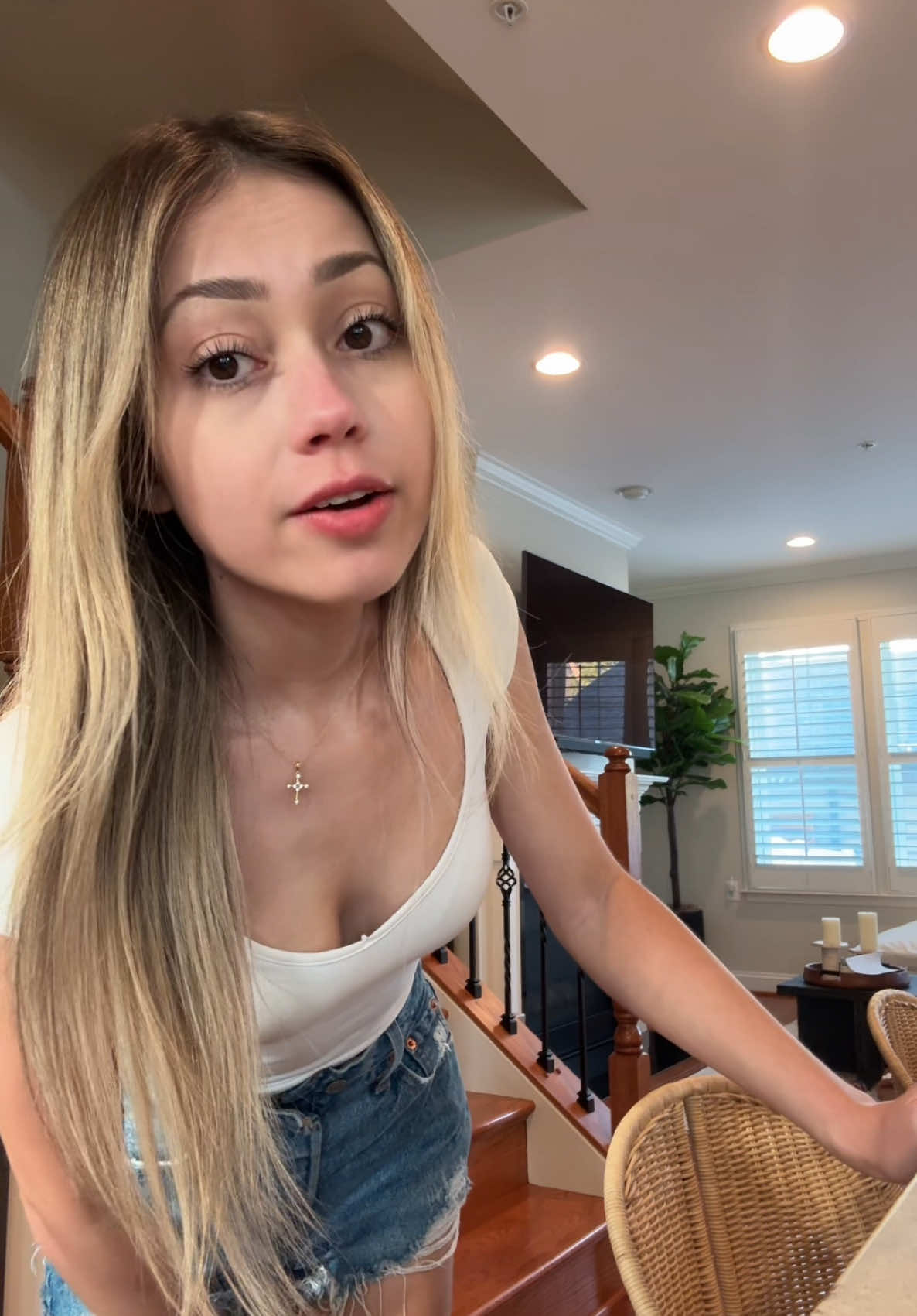 A post by @ivanitaalomeli on TikTok caption: We got this ❤️