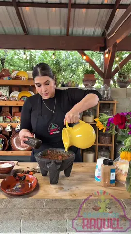 A post by @anaraquelhz on TikTok caption: Huevo en Chile con verdolagas y un paseo a las montañas😋😋🪵🔥❤️🥰 (video completo en mi canal de YouTube “Cocinando Con Raquel”)#parati #fyp #cocinandoconraquel 