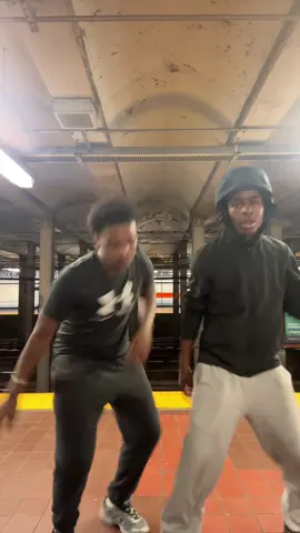 A post by @randomphillyboul on TikTok caption: #viral #philly 