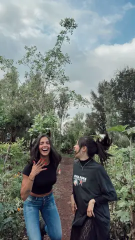 A post by @barbara_deregil212 on TikTok caption: Tratando de la foto perfectamente imperfecta 