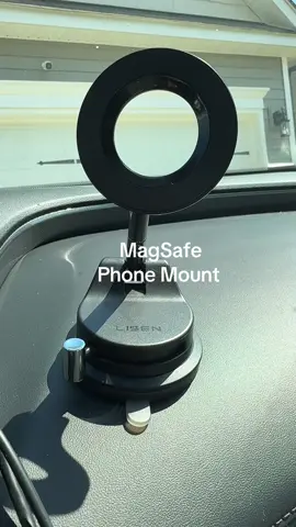 A post by @ttc.with.sarandipiti on TikTok caption: #tiktokshop #magsafe #carmount 