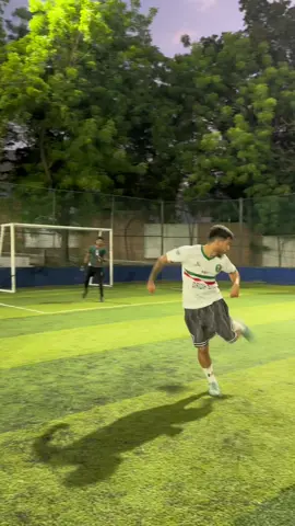 A post by @rivaldios10 on TikTok caption: Casi meto el mejor gol de mi vida🐐⚽️ #rivaldios #futbol 