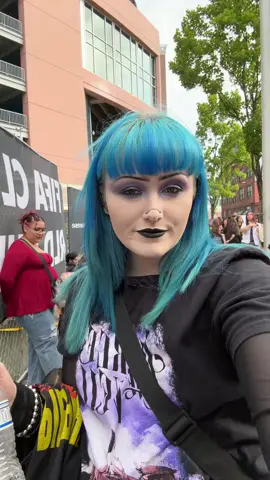 A post by @alixjjj_ on TikTok caption: Pierce the Veil was amazing🩷🩷 #ptv #piercetheveil 