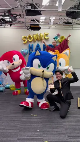 A post by @satoyu727 on TikTok caption: Happy Birthday! Sonic!🥳 @SEGA Official @Gockey🇯🇵SAMURAI⚔️  #sonicbirthday #sega #sonic 