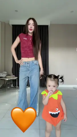 A post by @nanoey12 on TikTok caption: มีเด็กอยากเต้นโด้ยย