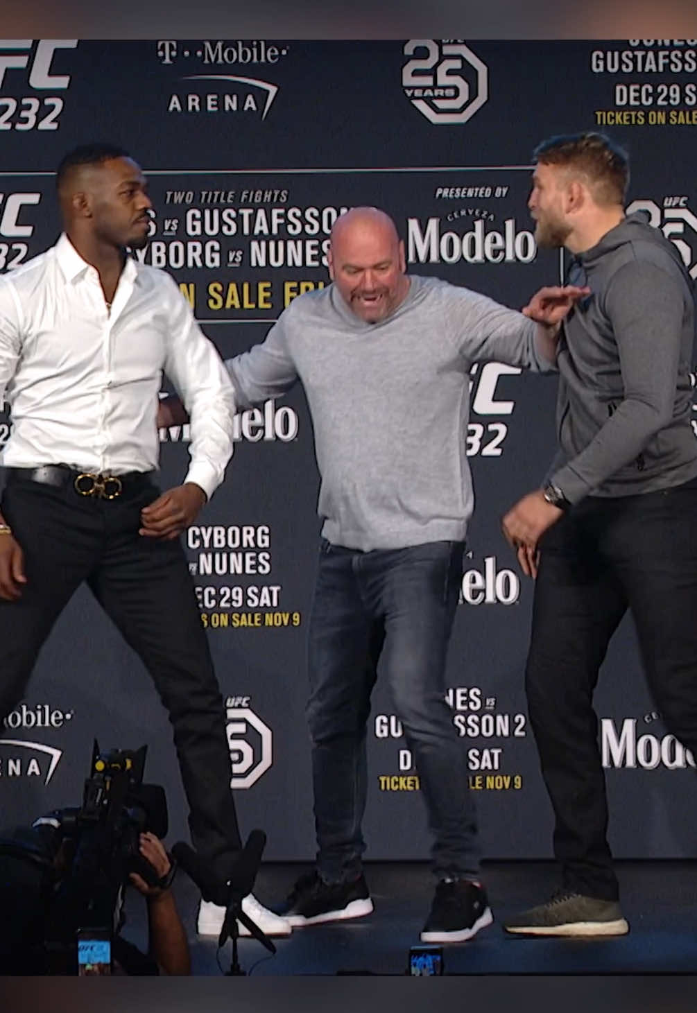 A post by @ufceurasia on TikTok caption: Джон Джонс не уступит ни в чем 😎 #UFC ##MMA #staredown #conflict #jonjones #goat #legend #retirement #danawhite 