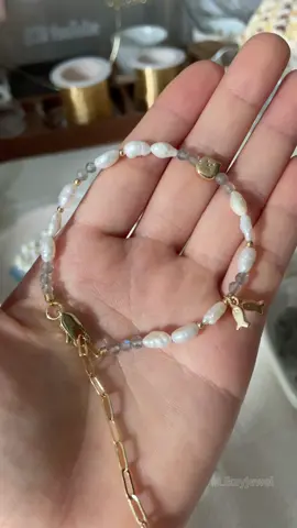 A post by @likayjewel_diylilylin on TikTok caption: Irregular pearls with cat and fish charms bracelet 🐱🐟✨#handmadejewelry #foru #tutorial #jewellery #bracelet #pearls #braceletmaking #braceletstacks #beadsbracelets #charmbracelets 