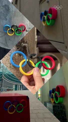 A post by @juegosolimpicos on TikTok caption: ¿Una carrera para encontrar los Anillos Olímpicos con tu +1 en la próxima ciudad anfitriona de los Juegos Olímpicos de Invierno? ¡El mejor plan! 💙💛🖤💚❤️ Celebramos el #DíaOlímpico con una búsqueda del tesoro de coleccionables exclusivos impresos en 3D, colocados fuera de las sedes de los Juegos Olímpicos de Invierno @MilanoCortina2026. #DíaOlímpico #LetsMove #MilanoCortina2026