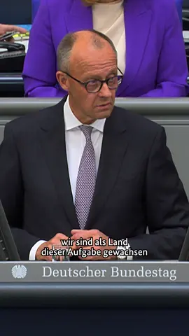 A post by @bundeskanzler on TikTok caption: Wir können nicht damit rechnen, dass die Welt alsbald wieder dauerhaft zu ruhigeren Zeiten zurückkehrt.  Aber wir sind als Land unseren Aufgaben gewachsen und können sie aus eigener Kraft heraus bewältigen.  #Bundeskanzler #FriedrichMerz 