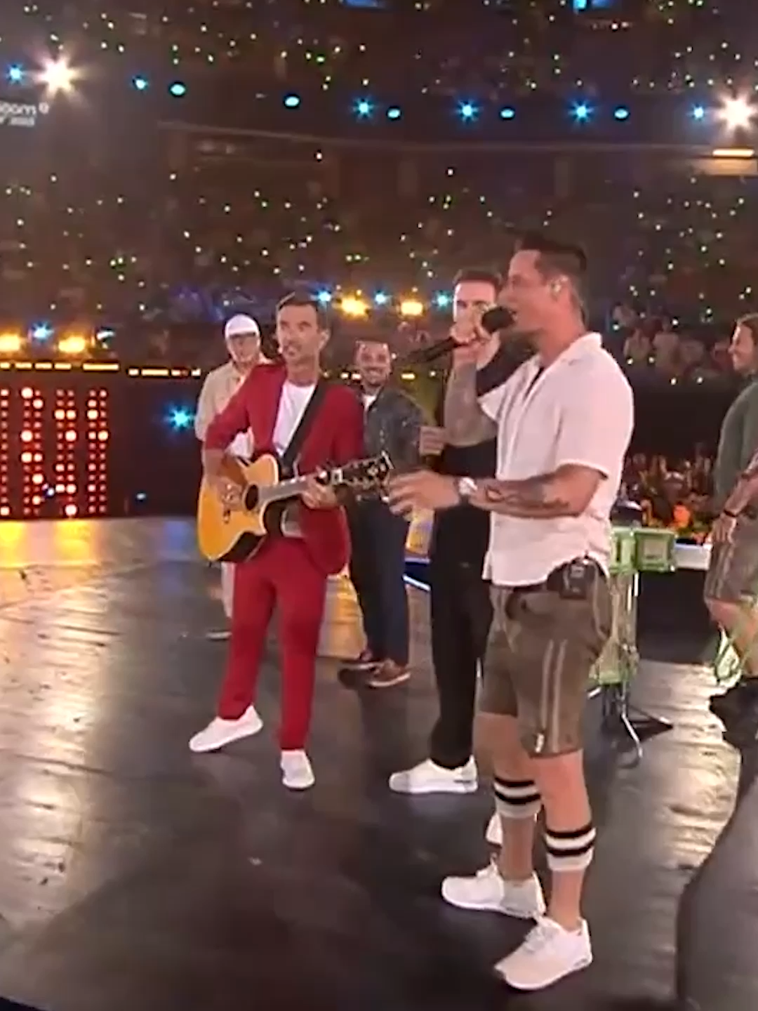 A post by @ichfindschlagertoll on TikTok caption: Das Publikum feiert mit den Draufgängern, Florian Silbereisen, Pietro Basile, Eric Philippi und DJ Ötzi zu Cordula Grün beim Schlagerboom Open Air in Kitzbühel 💚 #schlagerboom #schlager #diedraufgänger #floriansilbereisen #ichfindschlagertoll #kitzbühel @die_draufgaenger @florian.silbereisen @pietrob_basile @eric_philippi @dj_oetzi