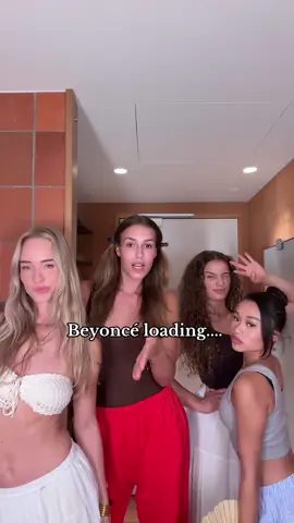 A post by @luna.nieuwboer on TikTok caption: Gegeten @Demi-Nàhlya @Selma @Denise Kroes  