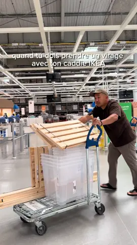 A post by @abregefrere on TikTok caption: Je me sens comme un pilote #abregefrere #humour #caddie 