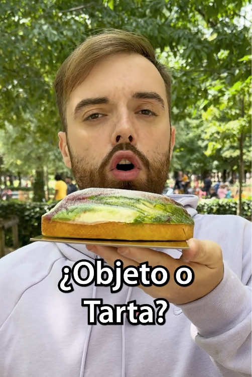 A post by @ibaillanos on TikTok caption: Probando uno de los mejores postres del mundo (Cédric Grolet)