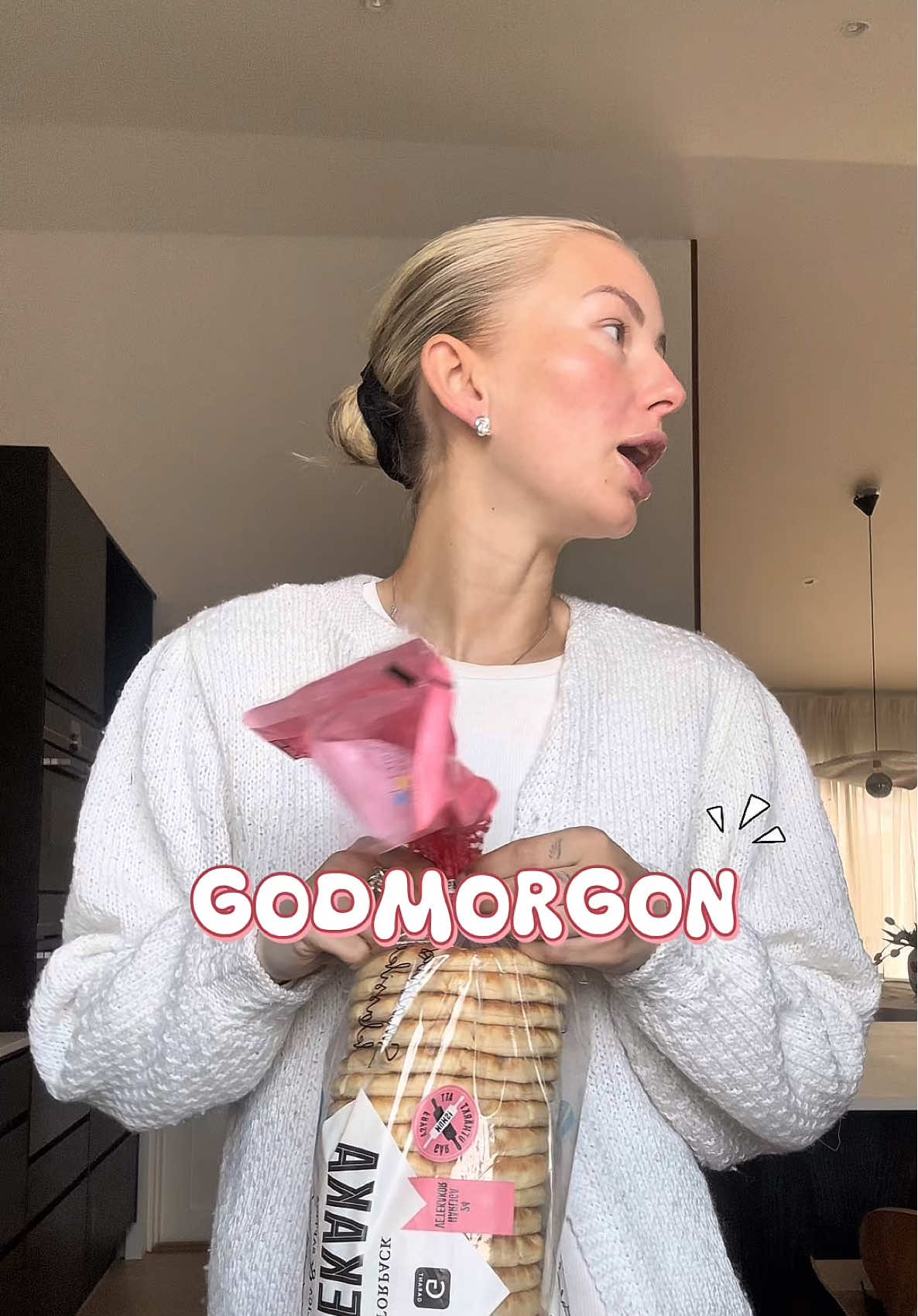 A post by @nattid on TikTok caption: I betalt samarbete med @Gekås Ullared 🌼 Om inte detta är en barndomsdröm då vet jag inte , jag är så tacksam för detta 💕 Ska ni till gekås snart ? & unna er att stanna över en natt i deras fantastiska stugor och shoppa massor till ett SÅ bra pris 🌷🌼🍋#gekås #gekåsullared 