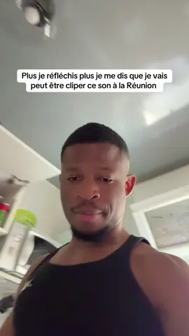 A post by @attachingboy on TikTok caption: Normalement je suis chez vous le 17 juillet au Five Club 🙂