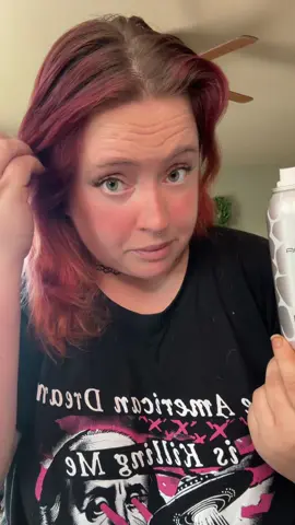 A post by @theresavandamstylist on TikTok caption: Let’s expose these damn fake dry shampoo ads. #fyp #foryoupage #hairtok #hairstylist #dryshampoo #viraldryshampoo 