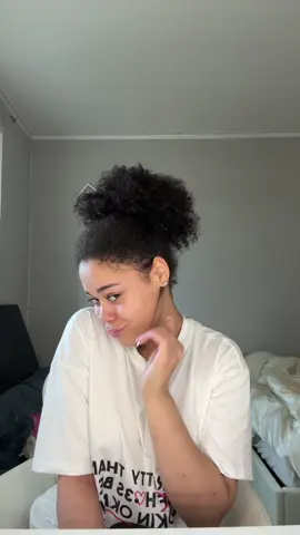 A post by @nyz.juliet06 on TikTok caption: wer das video zu ende guckt ist ein juliet macher😜🚨 #fyp 