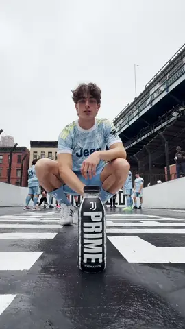 A post by @juventus on TikTok caption: Extreme Fields in NY is just something else 🔥 @PRIME #extremefields #ny #pitch #juventus  