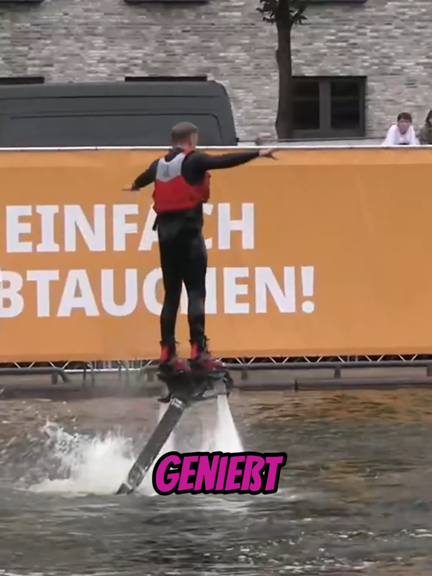 A post by @zarbex.highlights on TikTok caption: @maximalschradin am fliegen #clips #fyp #twitch @zarbex