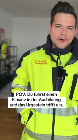 A post by @5_sprechwunsch on TikTok caption: Muss man durch 🚑 #rettungsdienst 