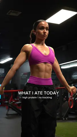 A post by @nonabayat on TikTok caption: the only way I like to make my matchaaa (@Bloom Nutrition #bloompartner ad) #gymtok #Fitness #gym #healthy #healthyfoods #gymfood 