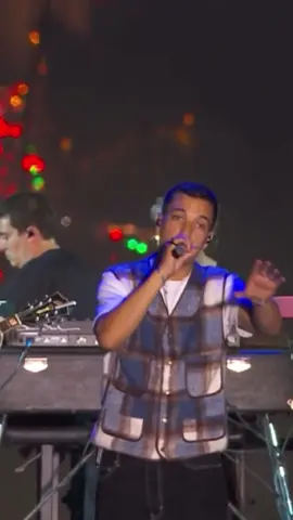 A post by @youssefswatts on TikTok caption: J’ai eu l’honneur d’interpréter un classique du rap français : « Banlieusards » de @KERY JAMES en direct sur France 2 ❤️ Merci à l’orchestre incroyable, aux chœurs, à @victor_le_masne et tous les musiciens de @starmania 🙏🏼✨