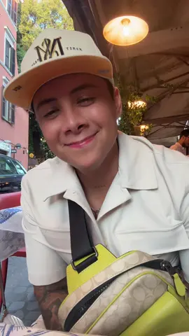 A post by @briancaldron on TikTok caption: Lo tenía que hacer en Italia 😂😂😂